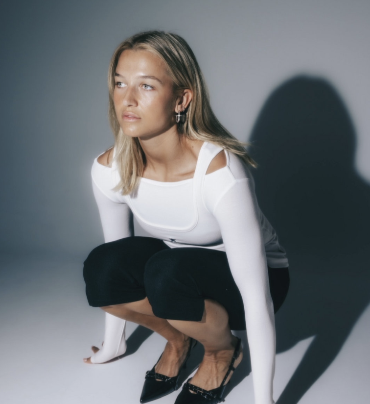 an image of an artist