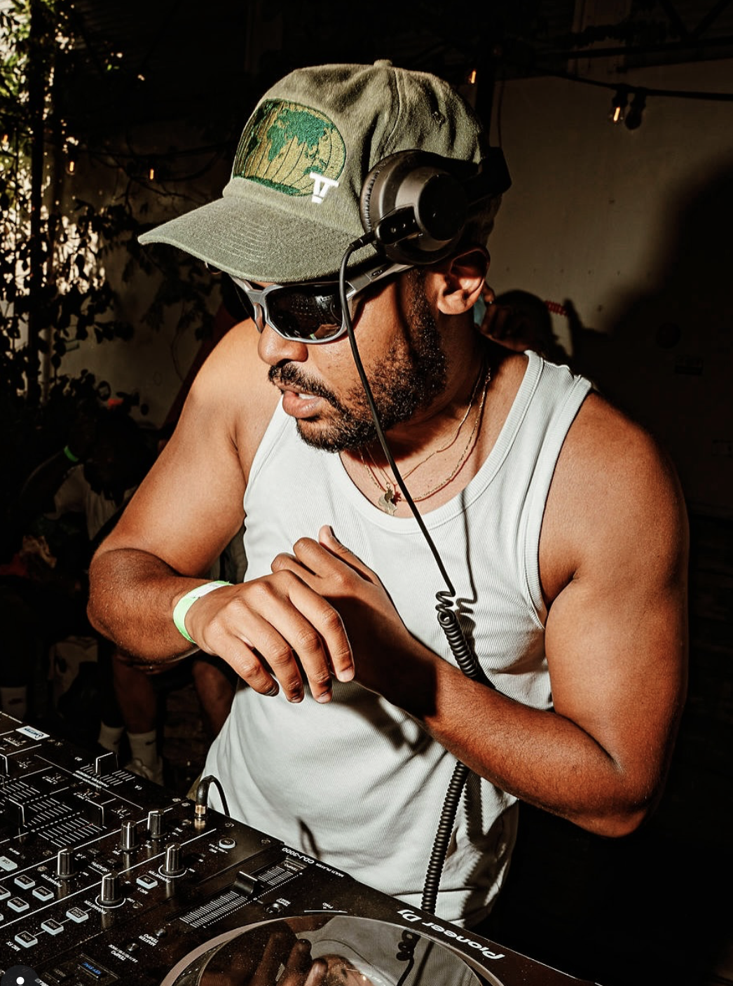 an image of an artist