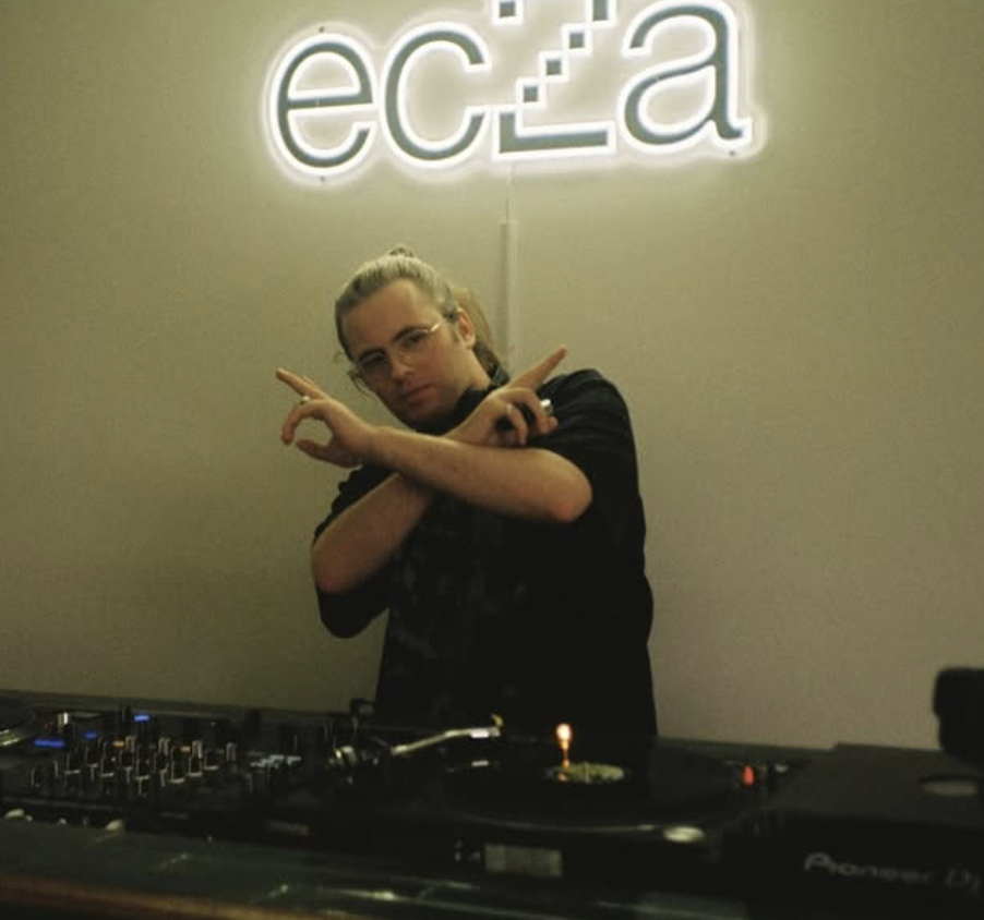 an image of an artist