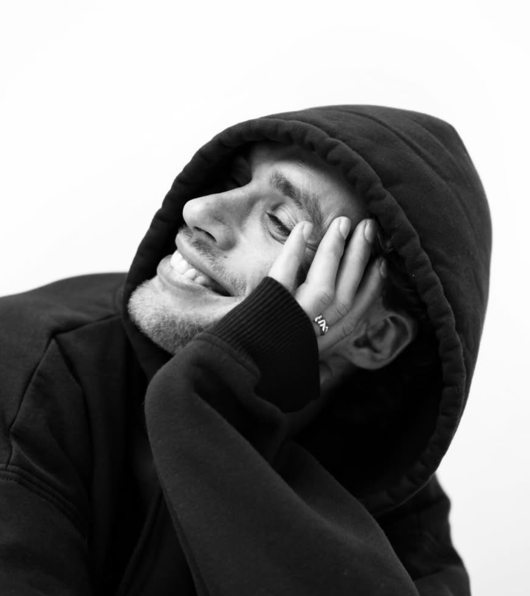 an image of an artist